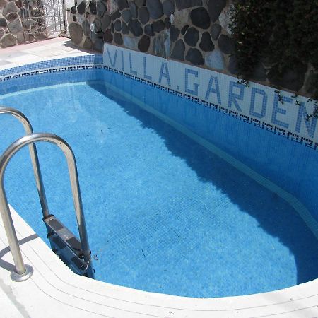 Villa Garden Fira  Exteriör bild