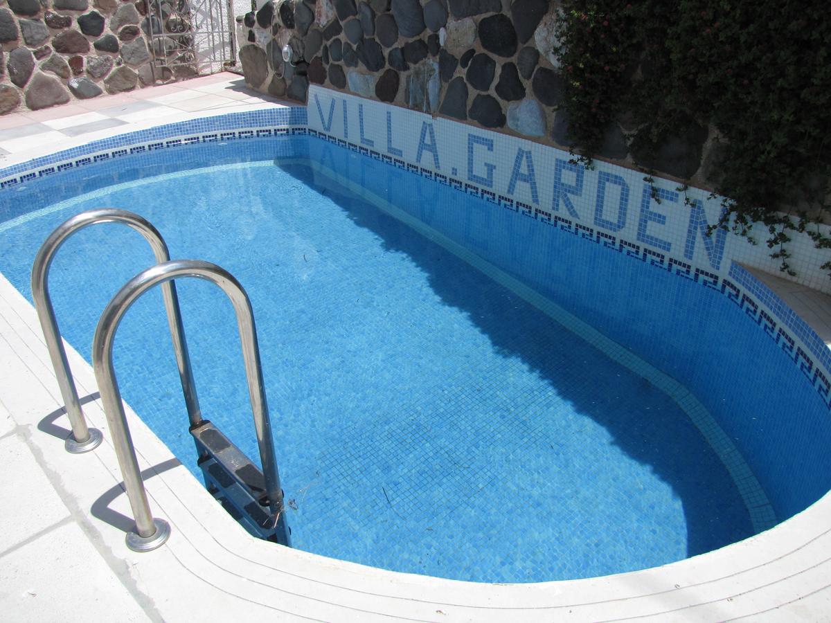 Villa Garden Fira  Exteriör bild